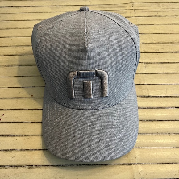 Travis Mathew Logo Gray Snapback Golf Cap Hat - Picture 1 of 4